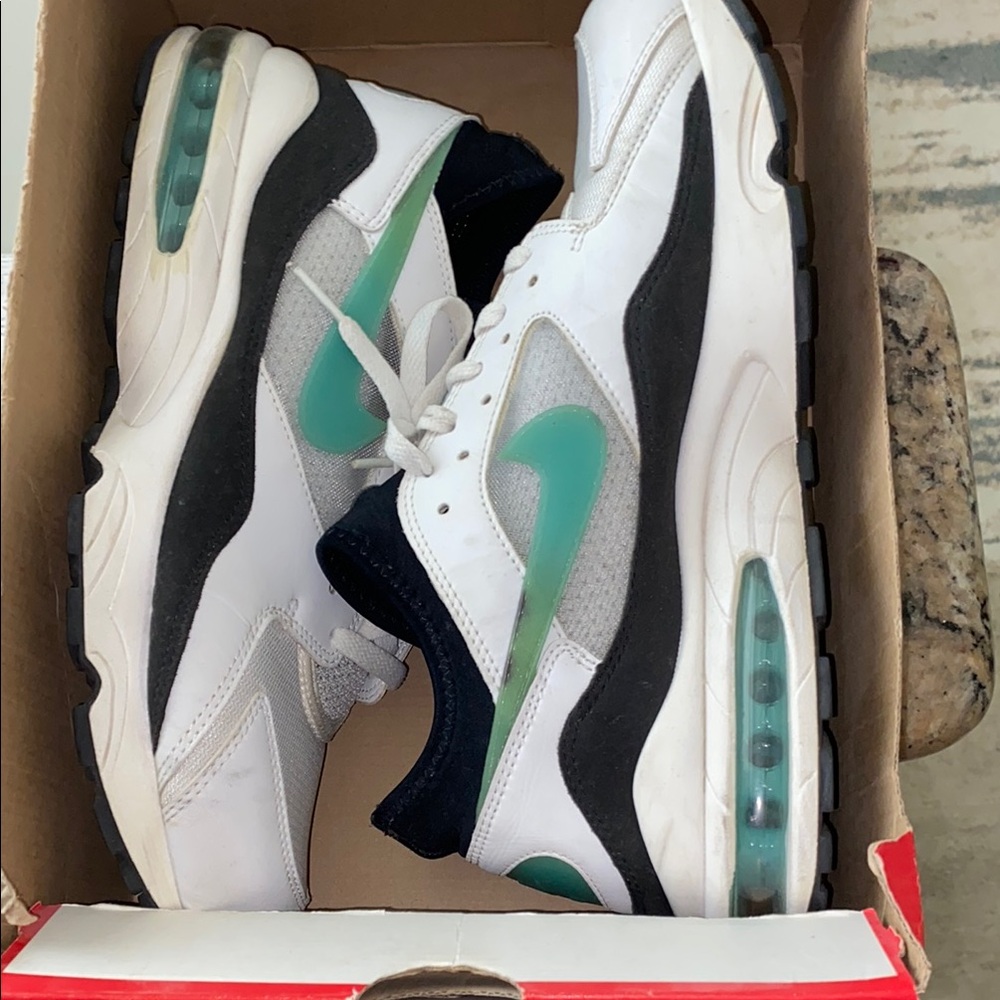 Nike Air Max 93 in White and Black